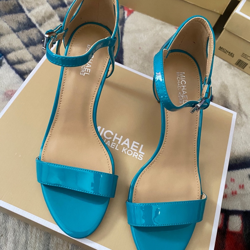Michael Kors Simone Mid Patent Leather Tile Blue